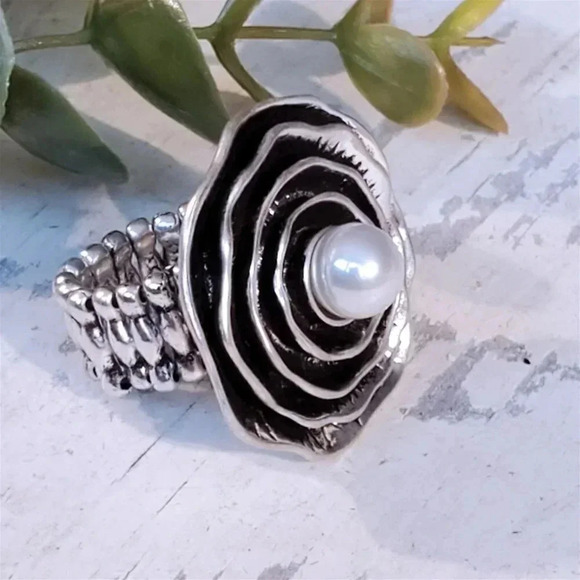 Abstract Art Avant Garde Silver Plate White Faux Pearl Adjustable Cocktail Ring - Picture 4 of 12